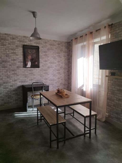 Jolie Maison De Bourg Tout Equipee 10Km D'Ambert Saint-Amant-Roche-Savine 외부 사진