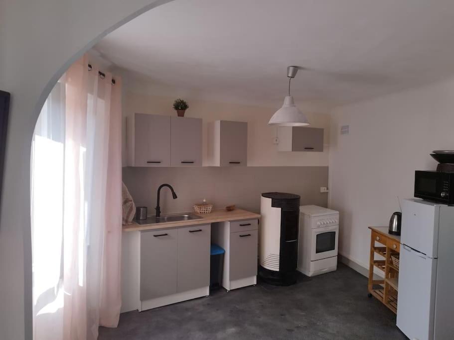 Jolie Maison De Bourg Tout Equipee 10Km D'Ambert Saint-Amant-Roche-Savine 외부 사진