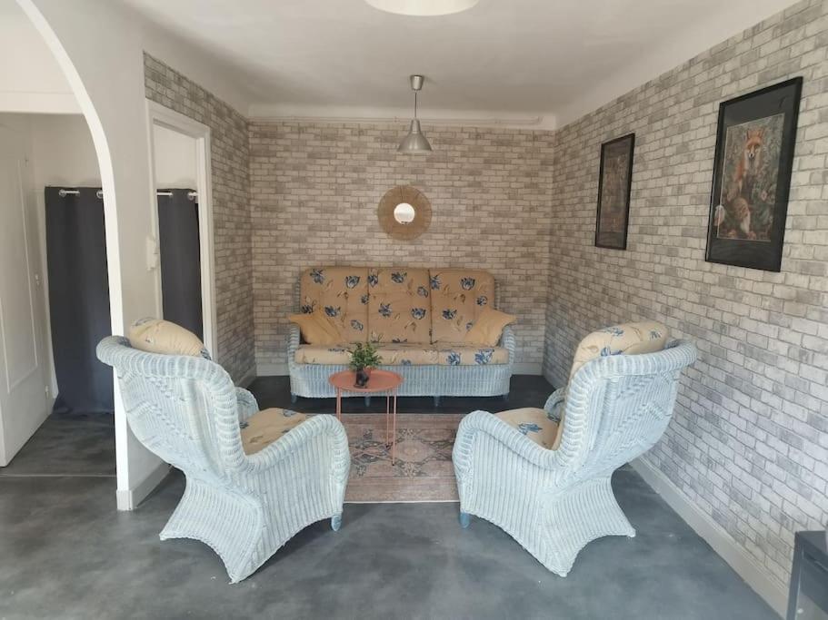 Jolie Maison De Bourg Tout Equipee 10Km D'Ambert Saint-Amant-Roche-Savine 외부 사진