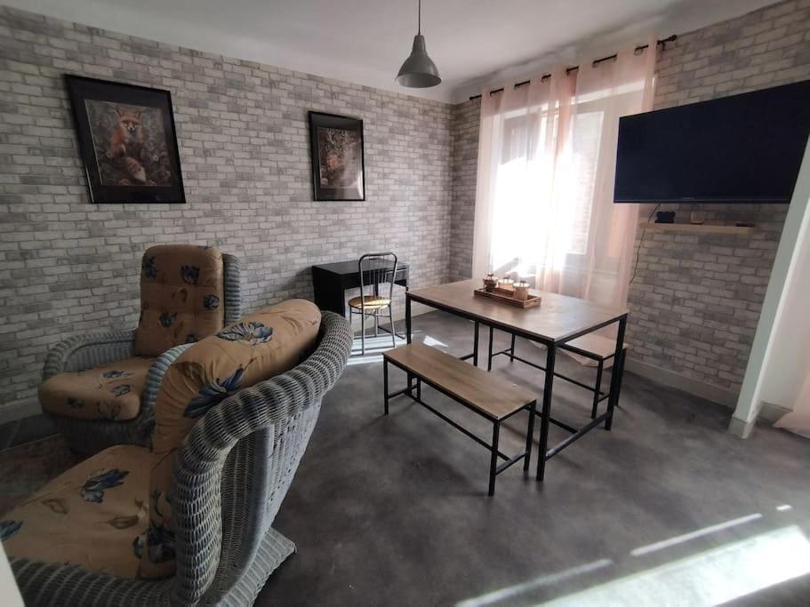 Jolie Maison De Bourg Tout Equipee 10Km D'Ambert Saint-Amant-Roche-Savine 외부 사진