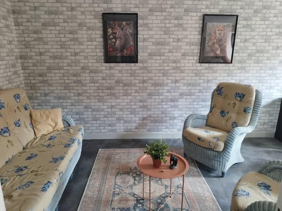 Jolie Maison De Bourg Tout Equipee 10Km D'Ambert Saint-Amant-Roche-Savine 외부 사진